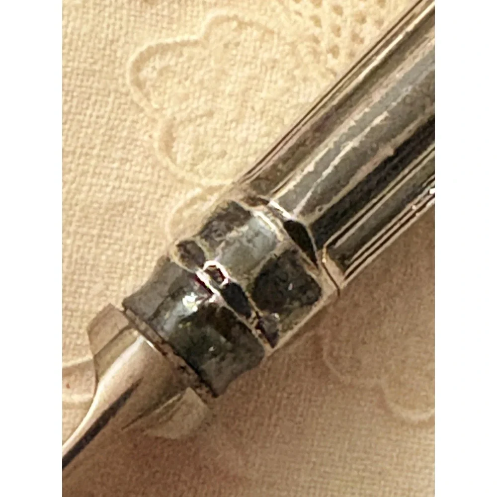 Vintage Viners of Sheffield Stainless Butter Knife England Shell‎ Floral Handle